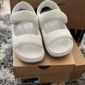 W Nike Calm Sandal SE
